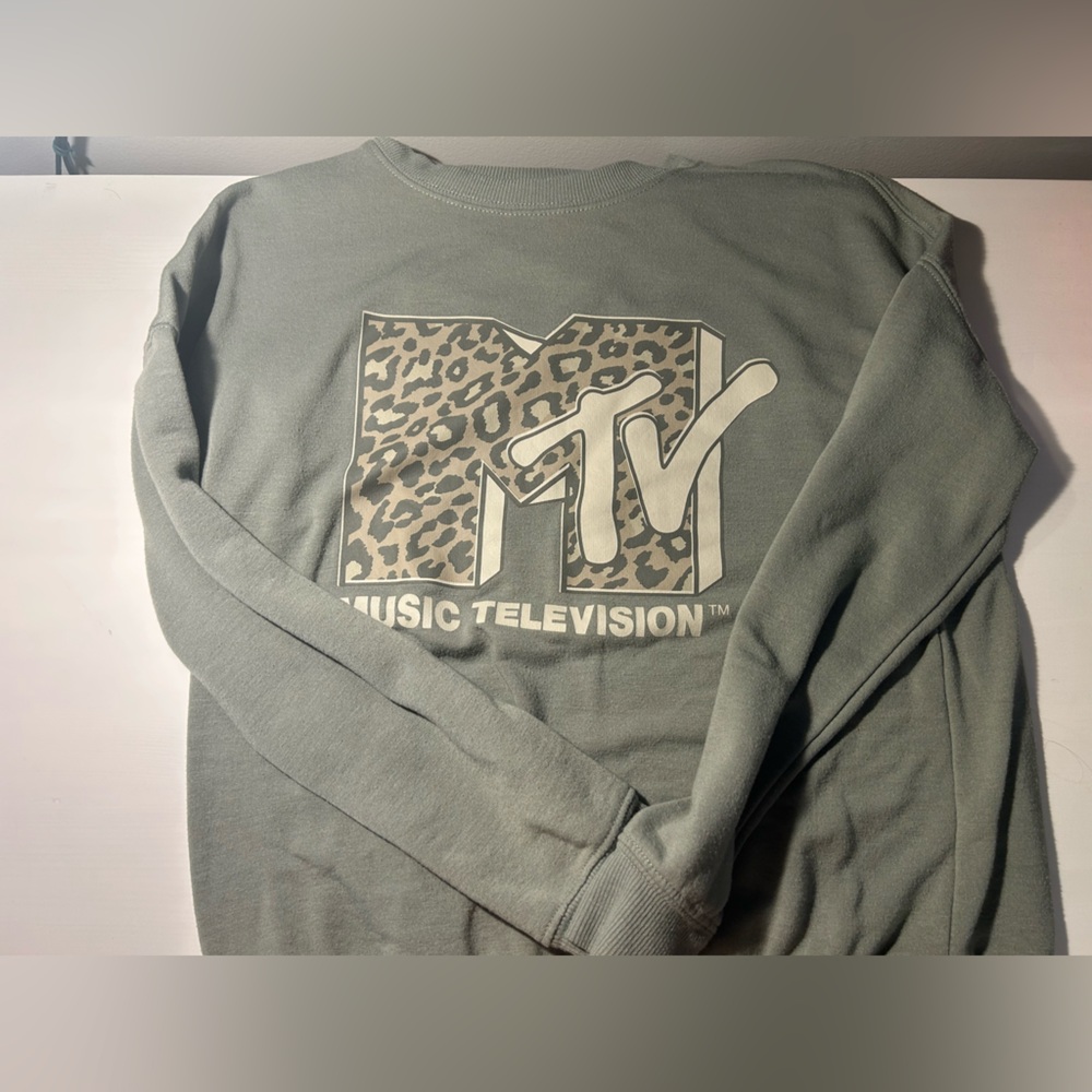 MTV crew neck light green